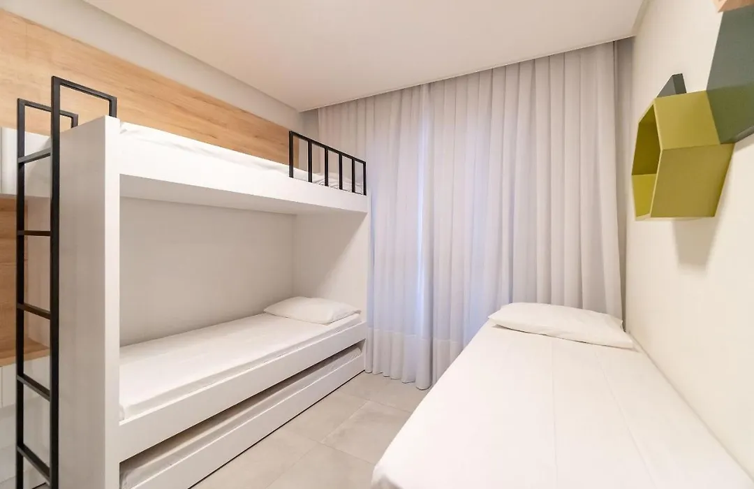 Porto Madero - Apartamento em Condo com Piscina-1